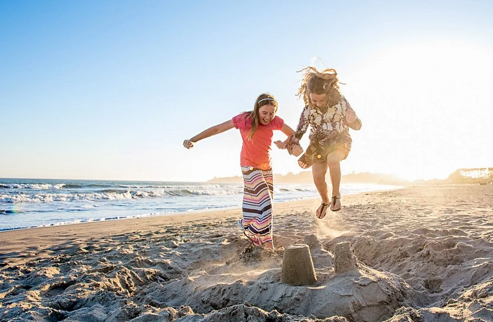27-girls-jumping-on-childrens-portrait-photographer.jpg