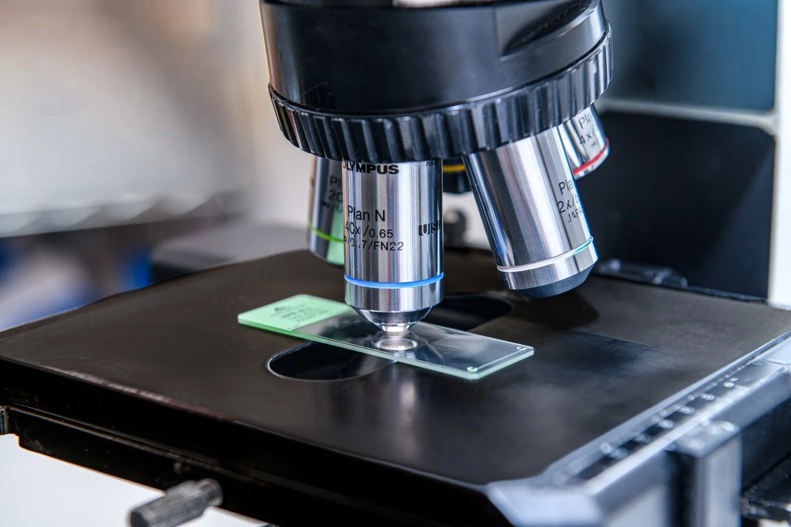 21-microscope-lens-examining-a-science-lab-photography.jpg