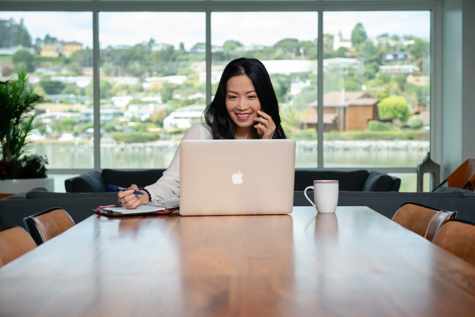 028-woman-smiling-working-laptop-lifestyle-photo-shoot.jpg