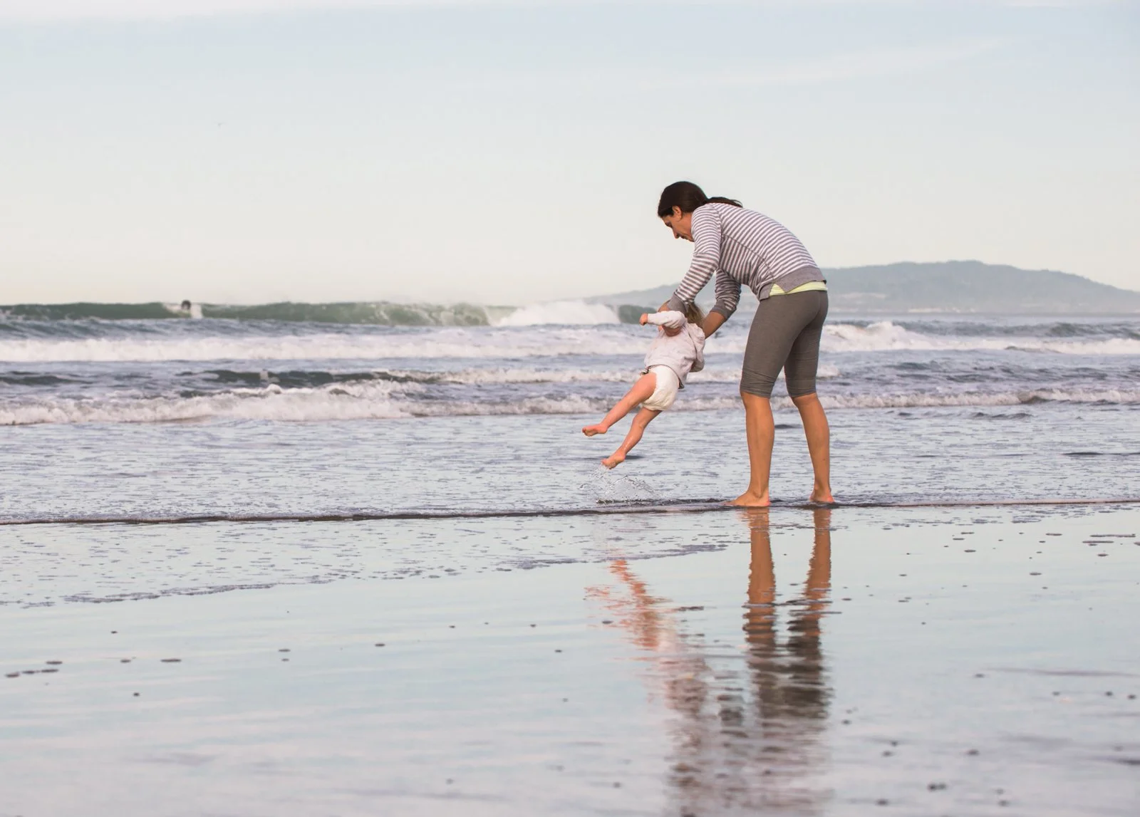 33-mother-swinging-baby-at-beach-candid-kids-photos.jpg