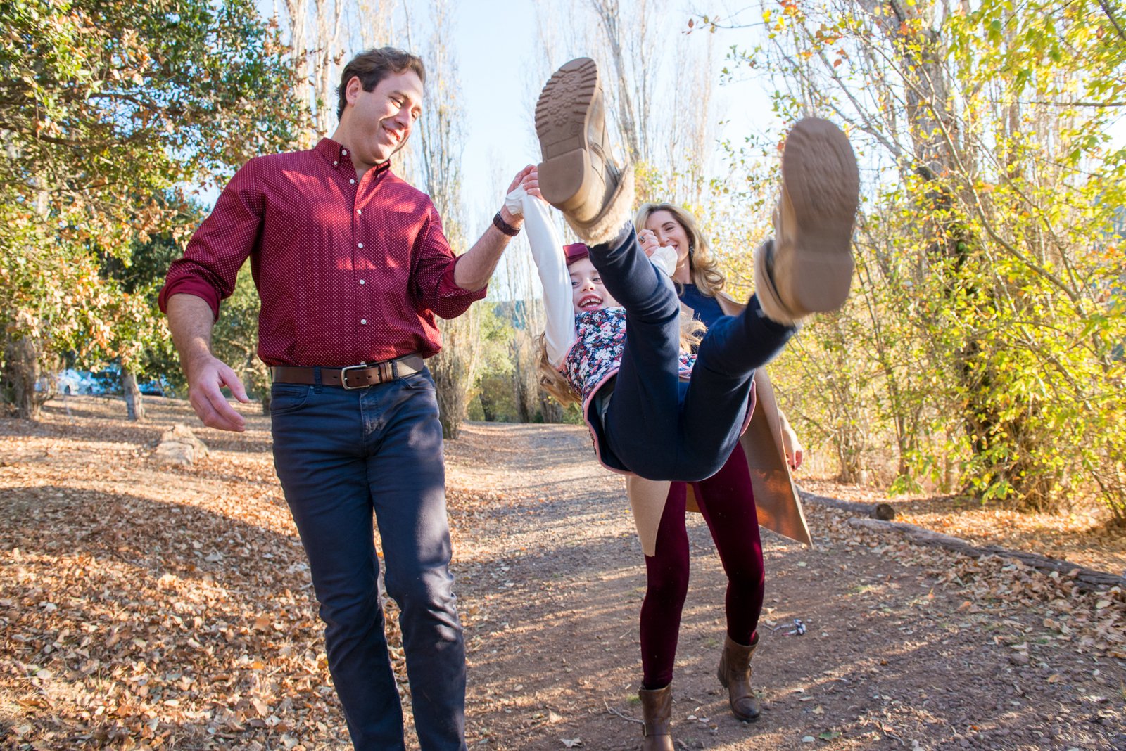 16-parents-swinging-child-by-child-photographer-near-me.jpg