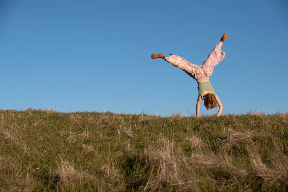 Women-doing -cartwheel-lifestyle-photographer.jpg