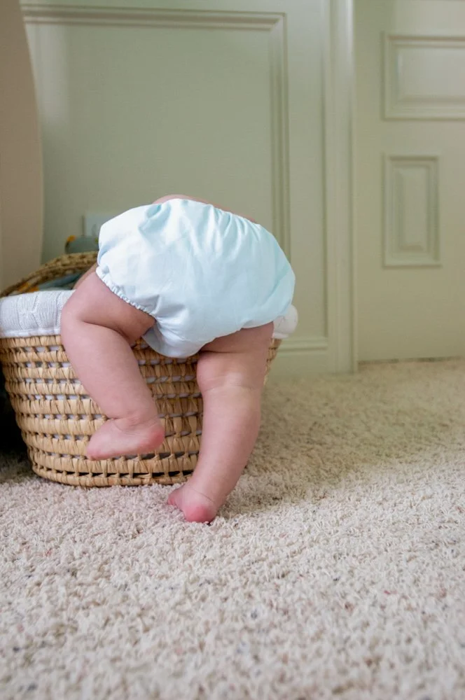04-baby-s-bottom-and-childrens-portrait-photographer.jpg