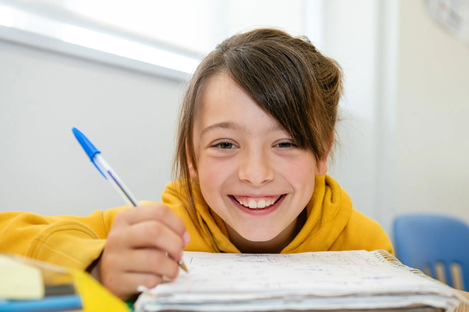 020-girl-writing-in-notebook-student-life-photographer.jpg