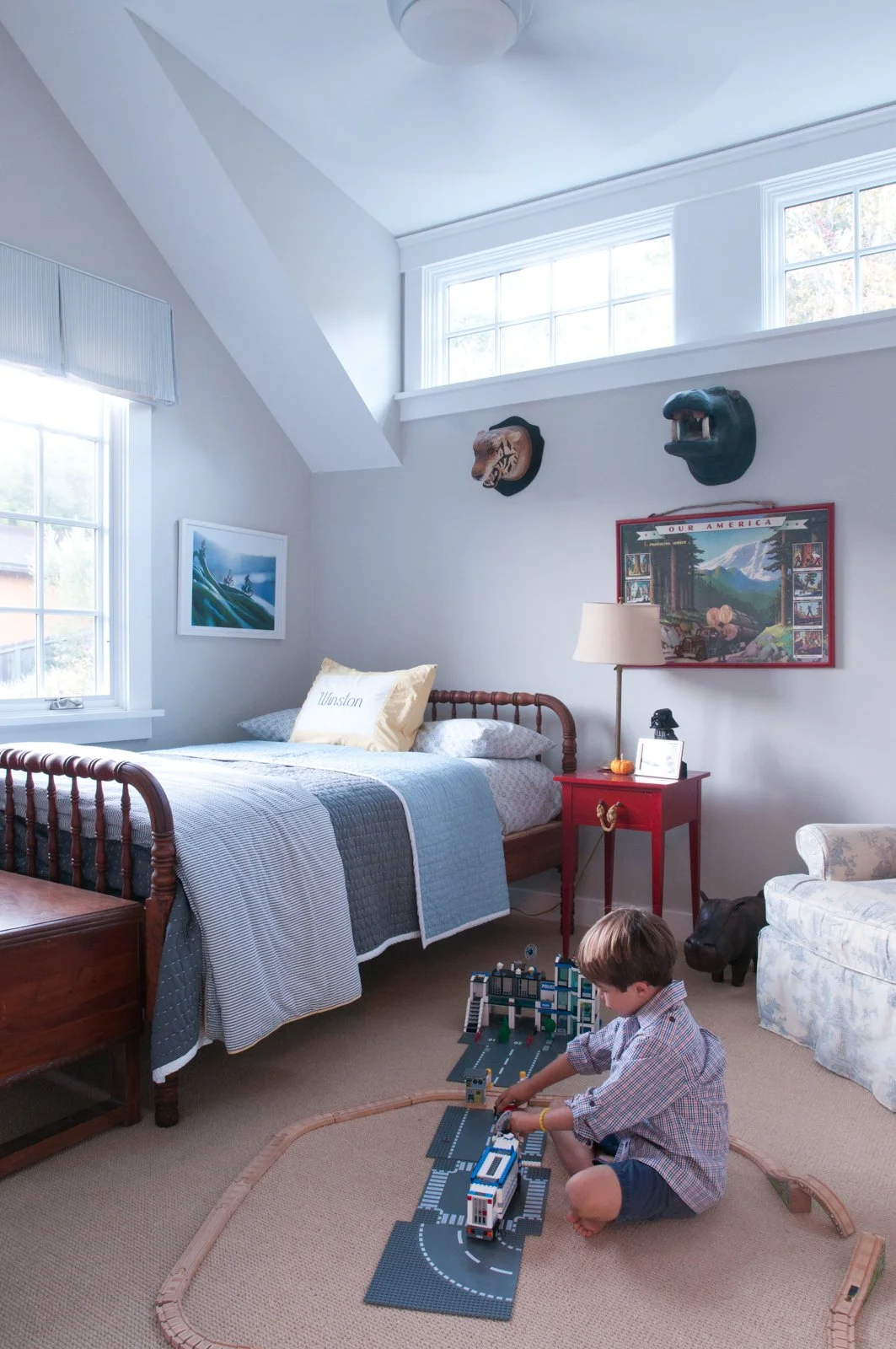 022-boy-playing-with-train-bedroom-lifestyle-portraits.jpg