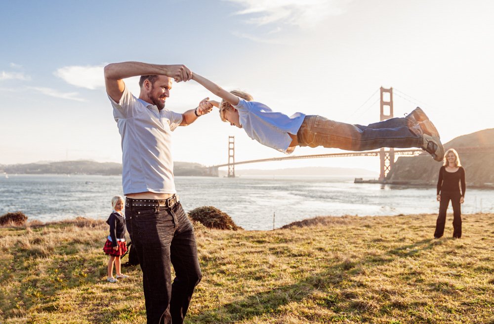 006-golden-gate-bridge-family-lifestyle-portraits.jpg