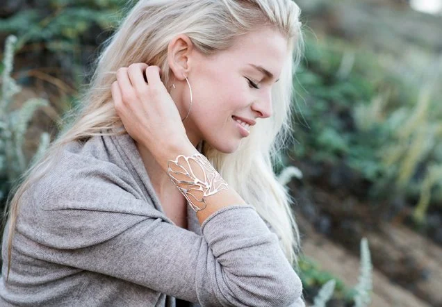 007-blonde-woman-smiling-jewelry-fashion-photo-shoot.jpg