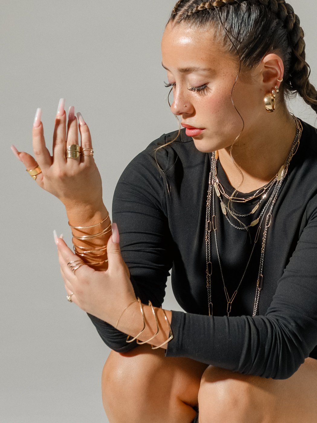 004-woman-jewelry-modern-fashion-photography-agency.jpg