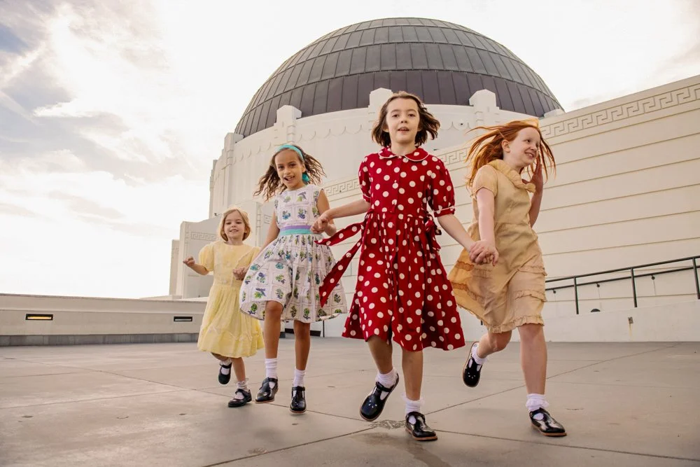 01-four-girls-running-on-professional-kids-portraits.jpg