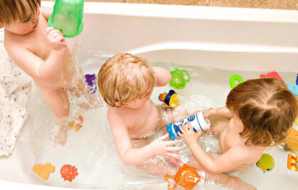007-babies-bathing-with-toys-lifestyle-portrait-session.jpg