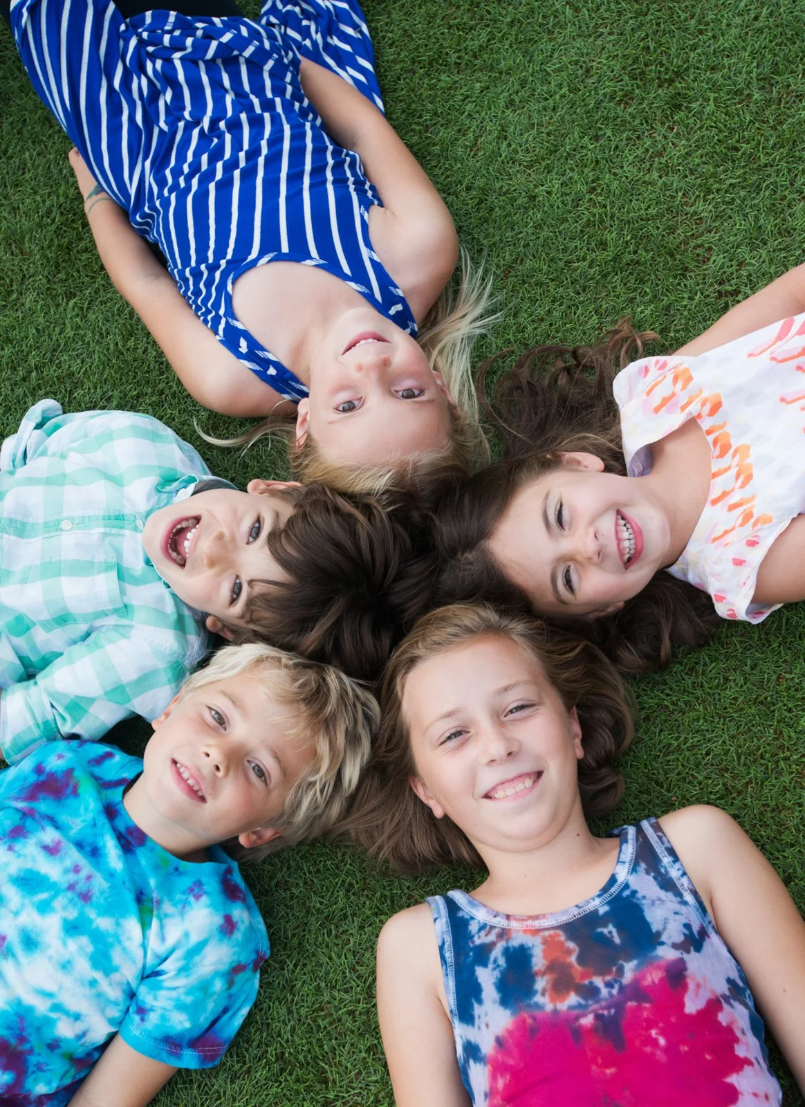 36-children-lying-on-grass-boutique-child-photography.jpg