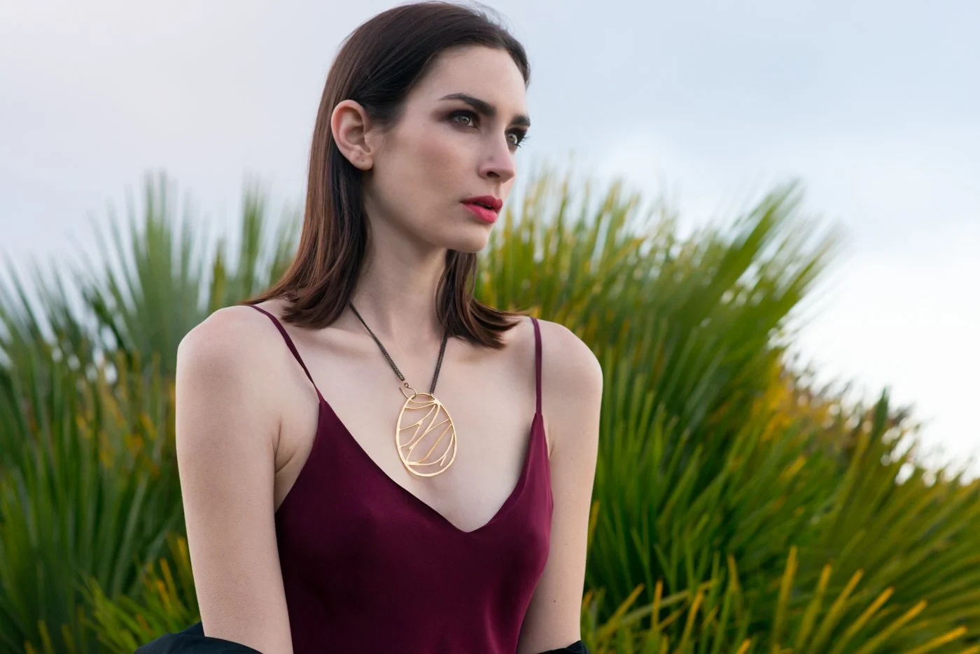 010-woman-wearing-necklace-lifestyle-product-photography.jpg