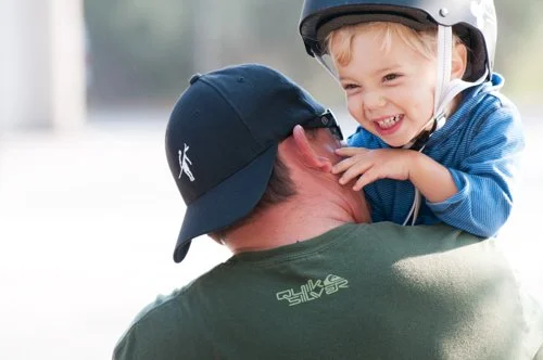 24-toddler-laughing-on-kids-headshot-photographer.jpg