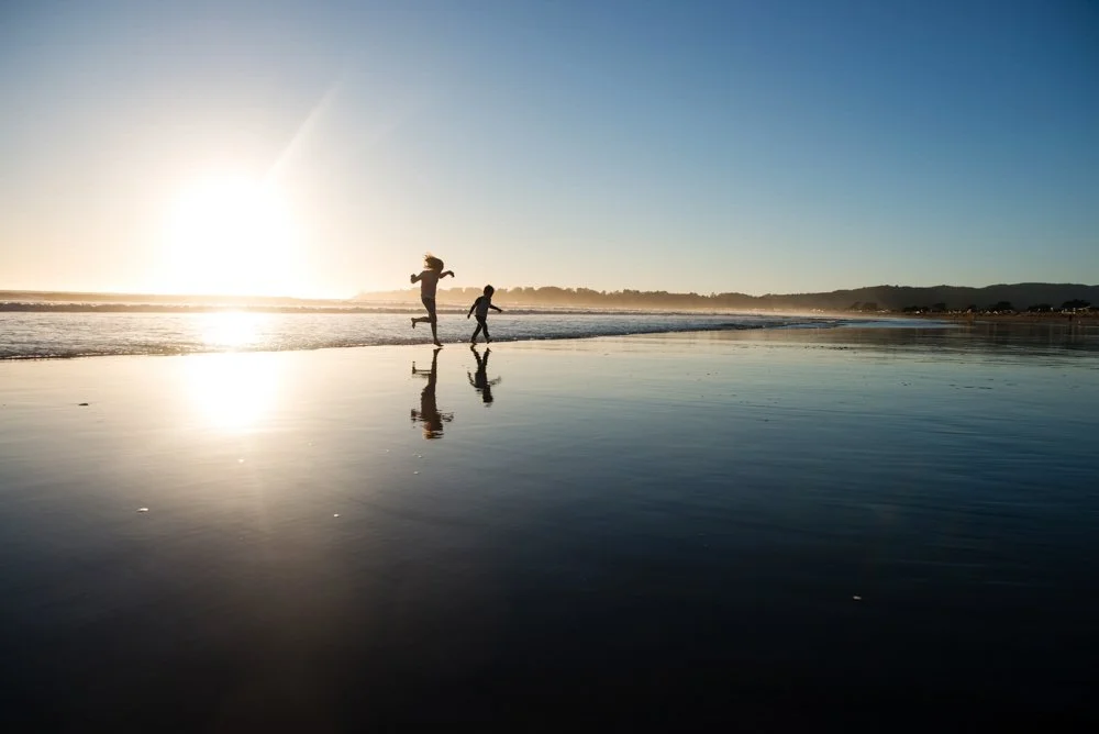 06-children-running-along-beach-kids-photography-studio.jpg