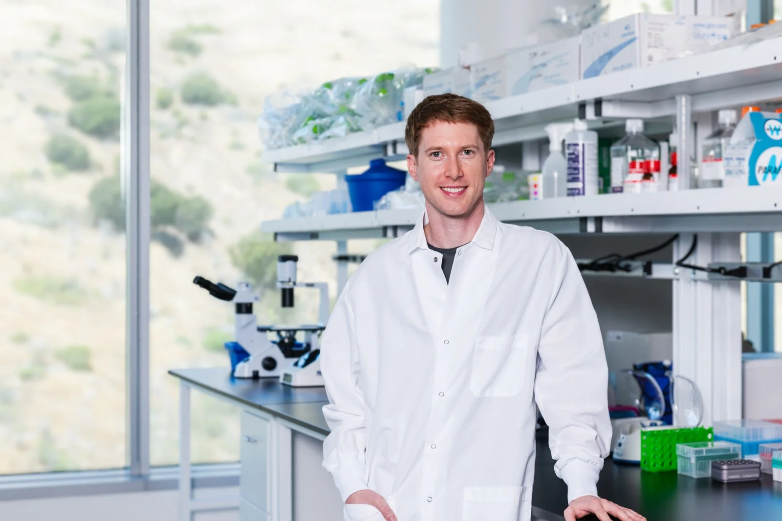 05-male-scientist-portrait-science-lab-photography.jpg