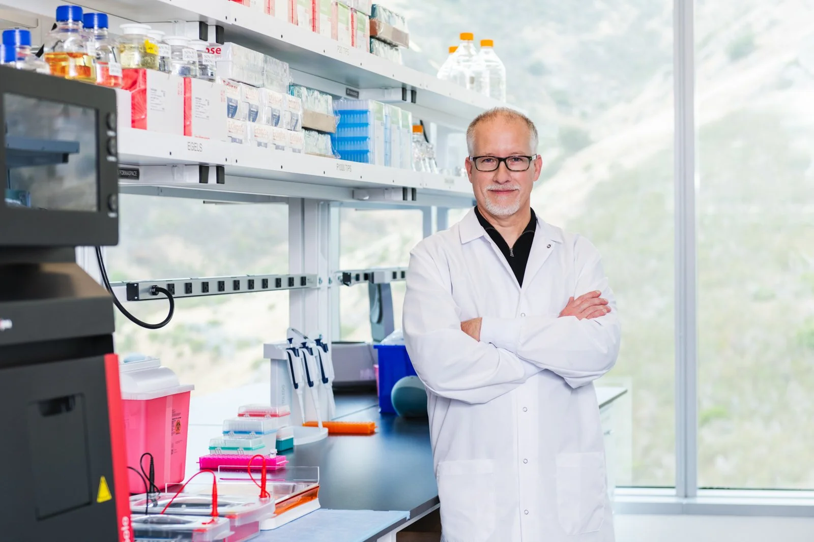 26-scientist-portrait-in-science-lab-photography.jpg