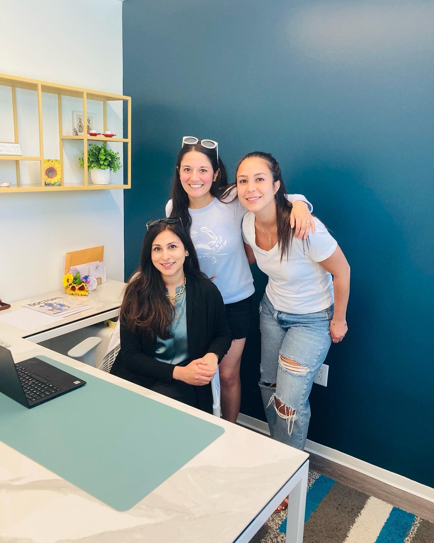 Such a lovely visit from my Rheumatology fellows (soon to be attendings)! So proud to have been part of your educational journey these past 2 years ❤️ #drjain #magnoliarheumatology #rheumatologist