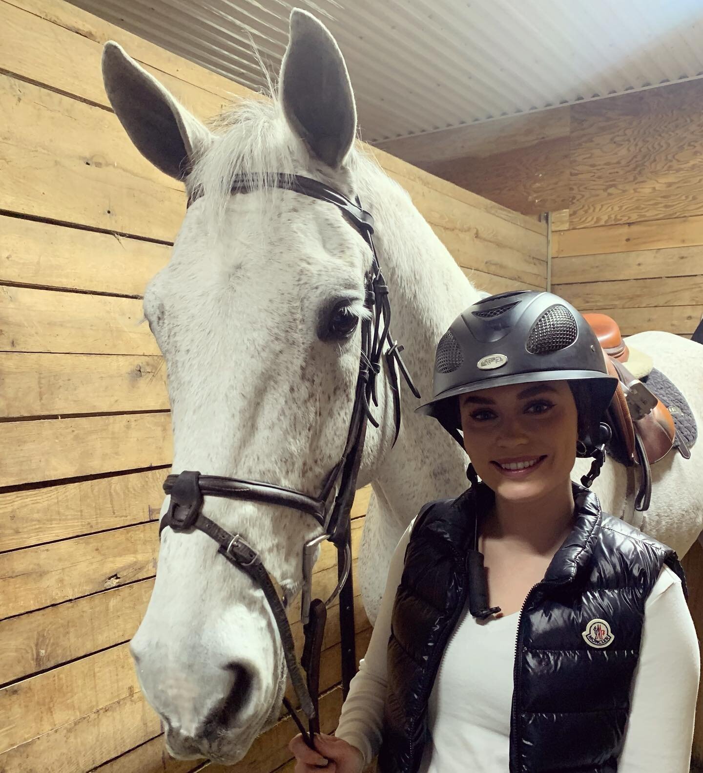 We would like to congratulate Caitlin Clemmens on the lease of Ferrari K, a.k.a. Frank! We are looking forward to seeing what these two accomplish in the ring this summer! #CaitlinsComeback