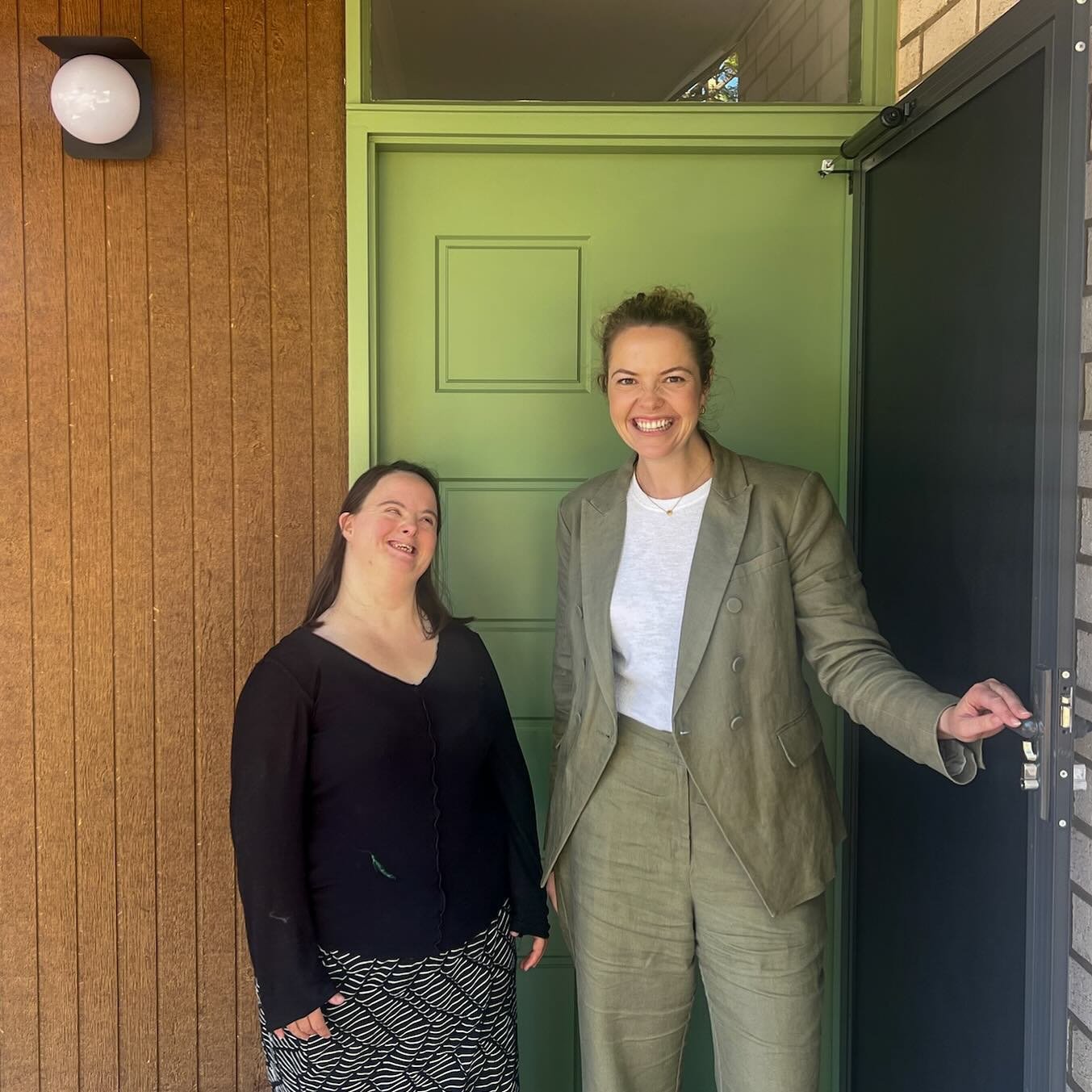 Yesterday Alethea got the keys to her new house and today I was fortunate enough to experience her excitement of moving into her first home with YourPlace Housing 🏡

The block of land which used to have only 1 house, now has 3 new community homes al