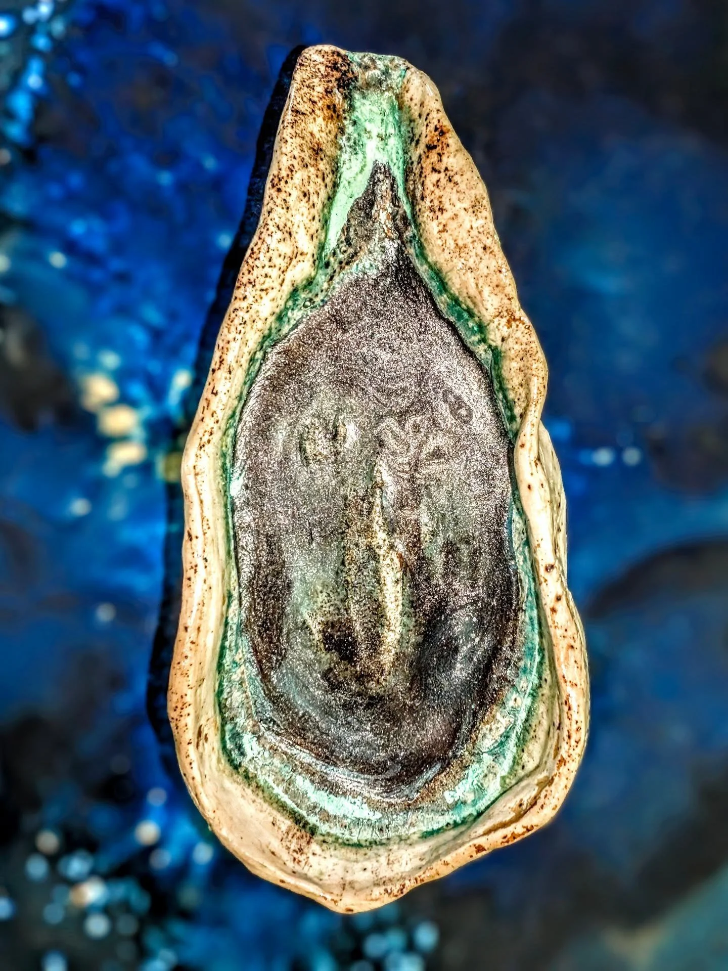 Falling through space (moss mother's tongue/ memory vessel) | Clay, Cyanotype, Bloodwood Tree Sap and Resin | 2024. 

#fallingthroughspace #ecologicalintimacy #sculpture #vessel