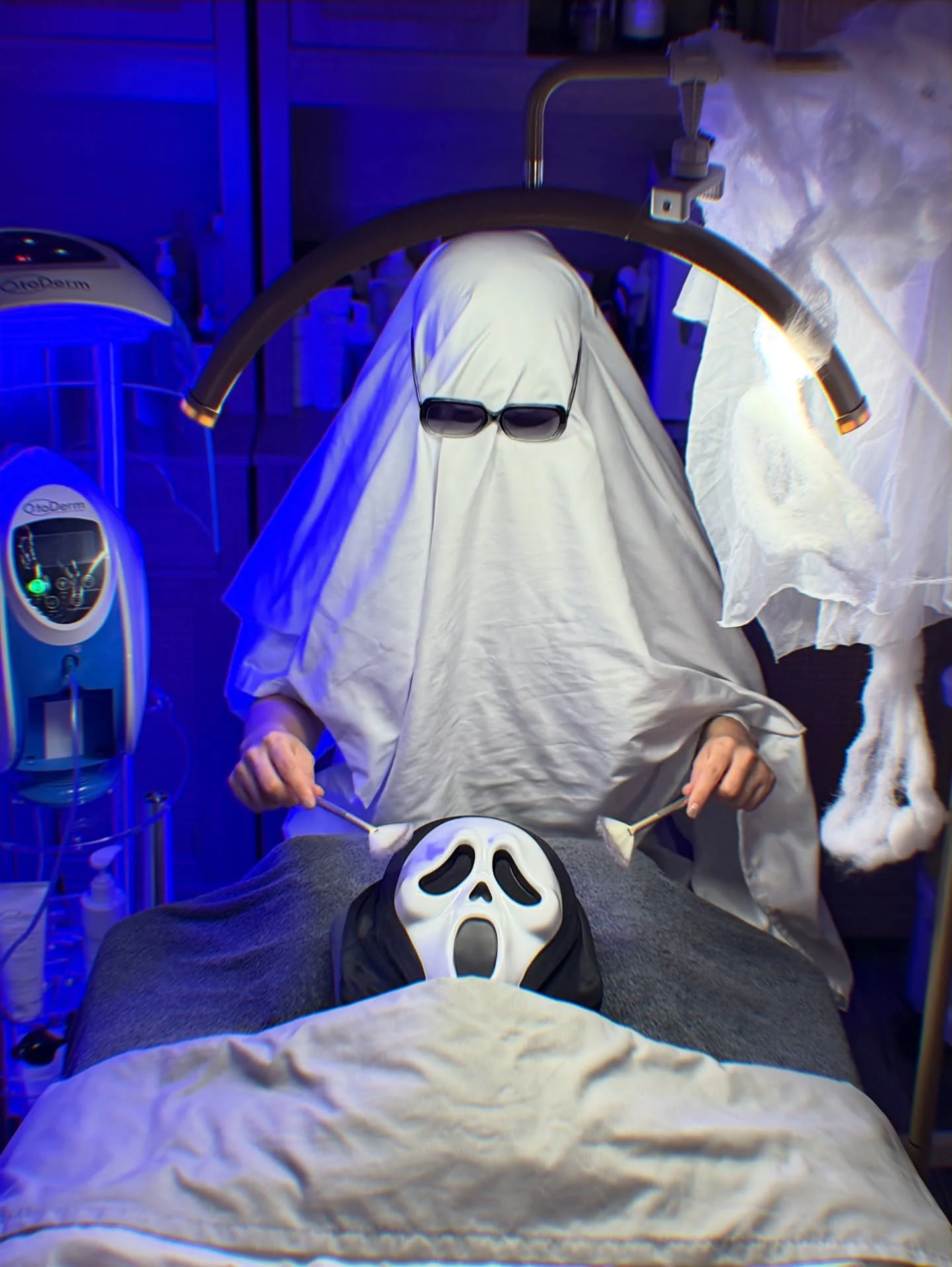 𝓗𝓪𝓹𝓹𝔂 𝓗𝓪𝓵𝓵𝓸𝔀𝓮𝓮𝓴 👻✨ Even ghosts need their glow&hellip; and we&rsquo;ve got the ultimate spook-tacular facials to keep your skin alive (in the best way 😉).

💀 Trick: dull, tired skin
🎃 Treat: glowing, flawless complexion

Book your a