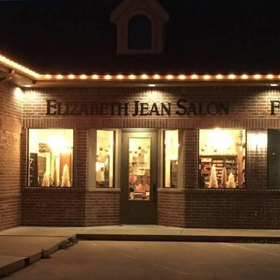 POV: it&rsquo;s 2016 at Elizabeth J Salon ✨