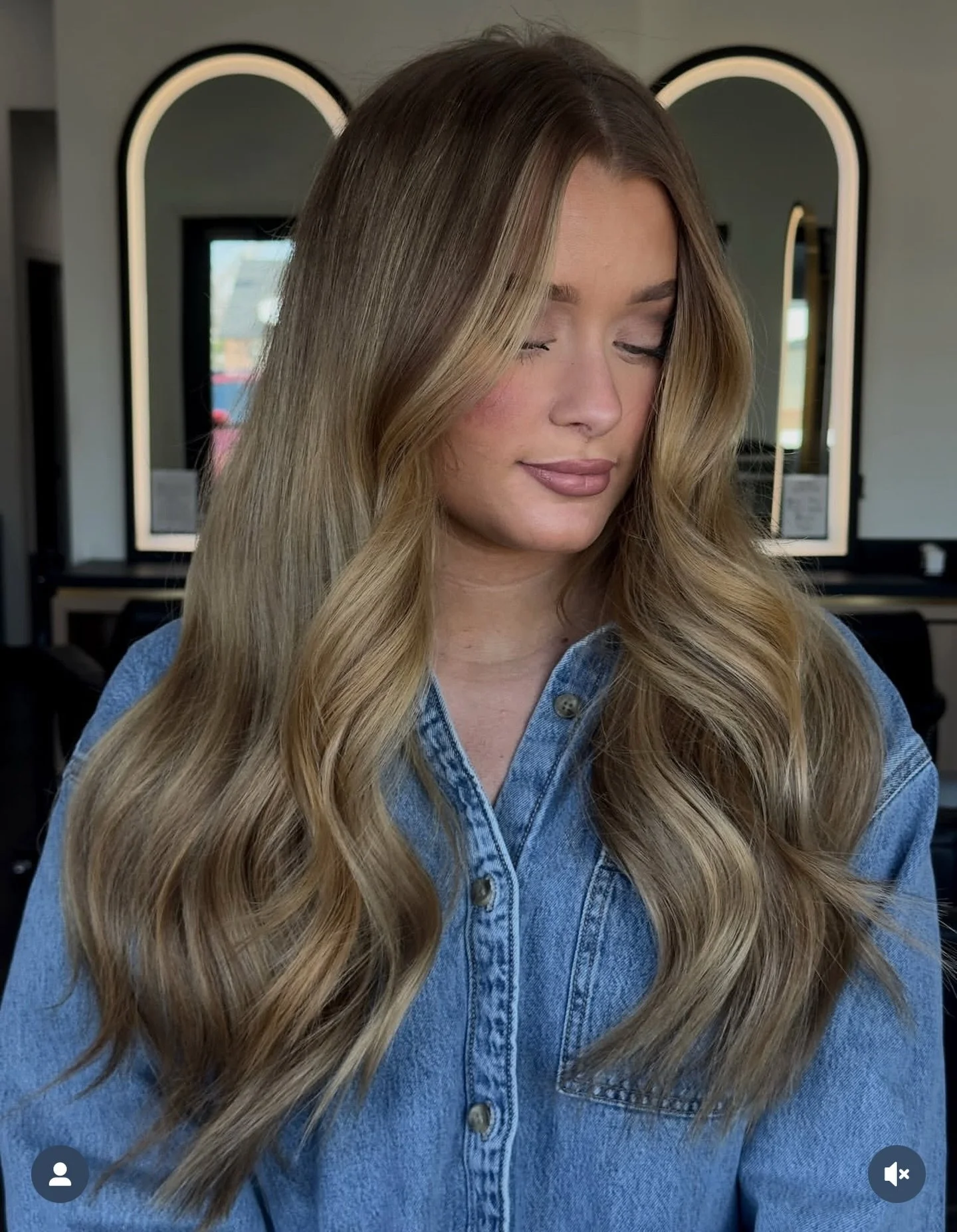 Maybe it&rsquo;s hers..or maybe it&rsquo;s @harperellishairco extensions&hellip;but you&rsquo;ll never know which one 🤭🤭

@febekay.hair 

SEO: Oklahoma Extension Specialist | Claremore Hairstylist | Claremore Extension Specialist | Tulsa Hairstylis