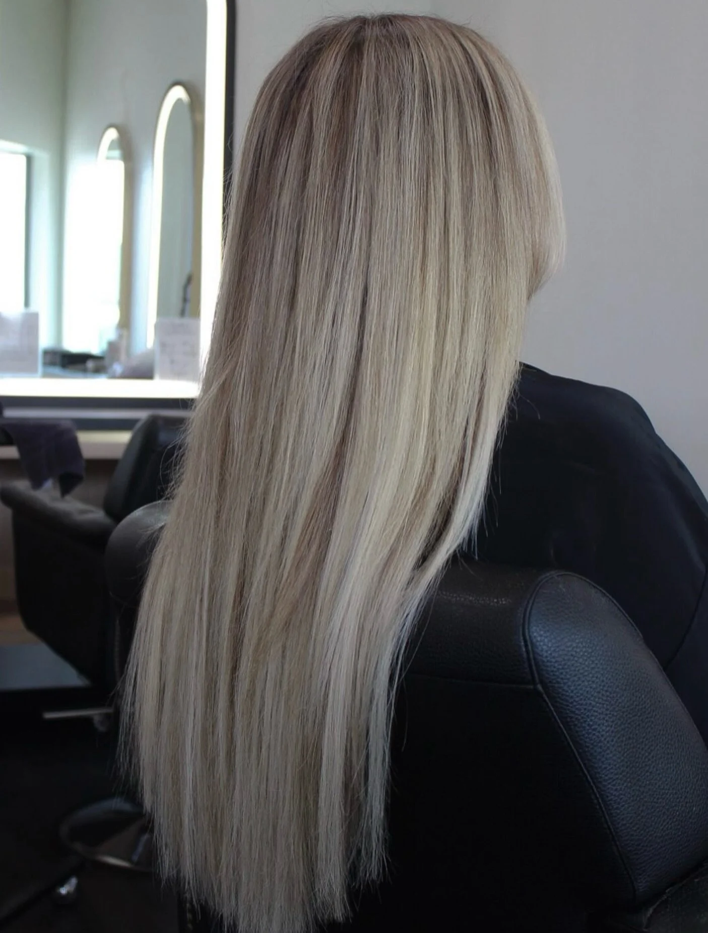 extensions where? If your extensions don&rsquo;t blend when straight&hellip;you need a new stylist 🤭

@julianaspencerr 

SEO: Tulsa Hair Salon | Claremore Hair Salon | Tulsa Extension Stylist | Claremore Extension Stylist | Oklahoma Extension Expert