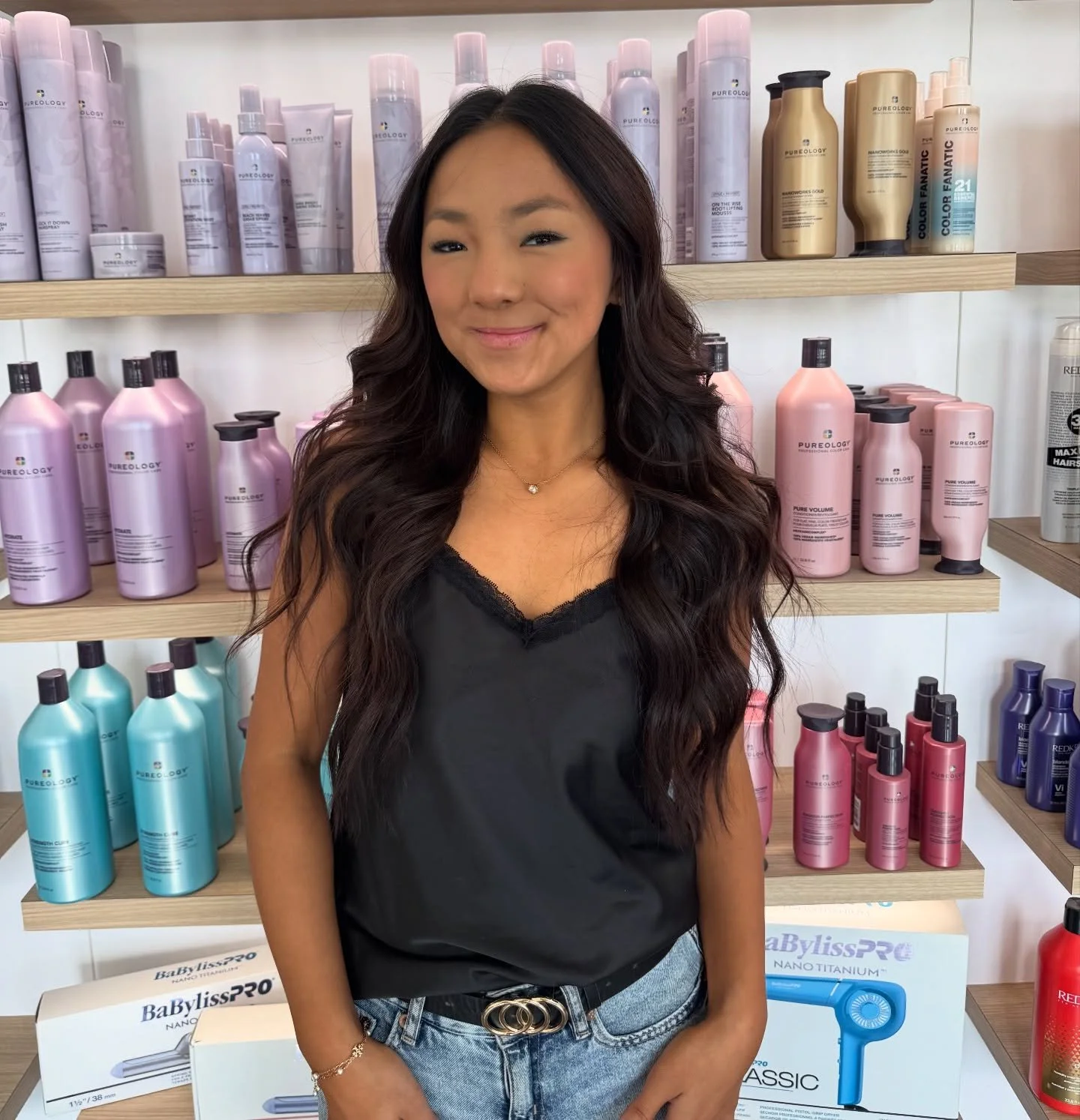 Wishing the happiest 21st birthday to our girl @hair_by_gentry !!! We hope that you have the very best day!! 🥂