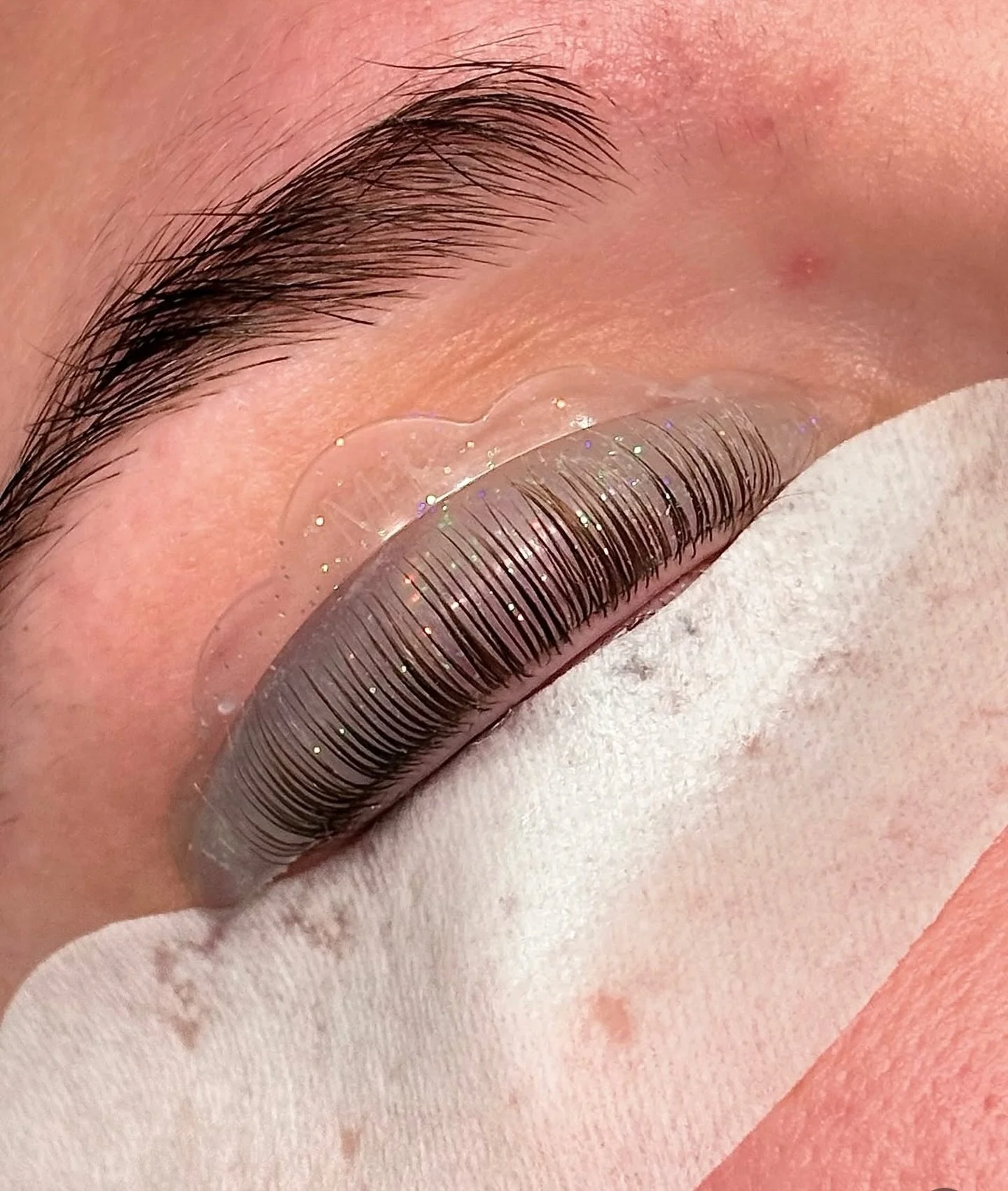 POV: you finally booked that lash lift with @esthetics.by.khloe 🤭🤭🤭

Summer is just around the corner &amp; this is the perfect addition to that &ldquo;no makeup&rdquo; look ✨

SEO: Claremore Lash Lift | Claremore Brow Artist | Claremore Esthetici