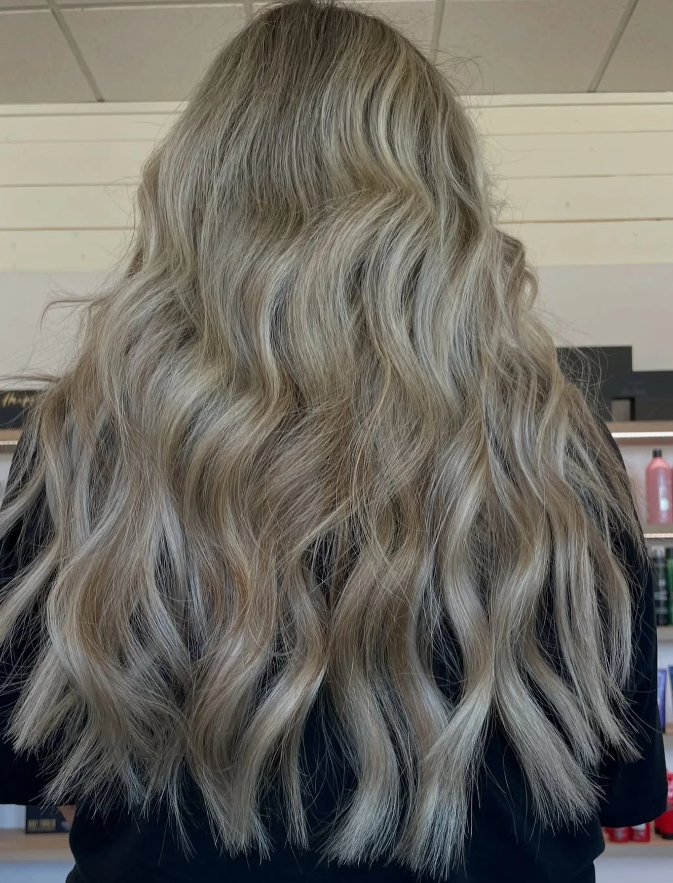 another day, another amazing @harperellishairco transformation ✨

SEO: Tulsa Hair Salon | Claremore Hair Salon | Tulsa Extension Stylist | Claremore Extension Stylist | Oklahoma Extension Experts | Concealed Bead Extensions | Hand Tied Extensions | C