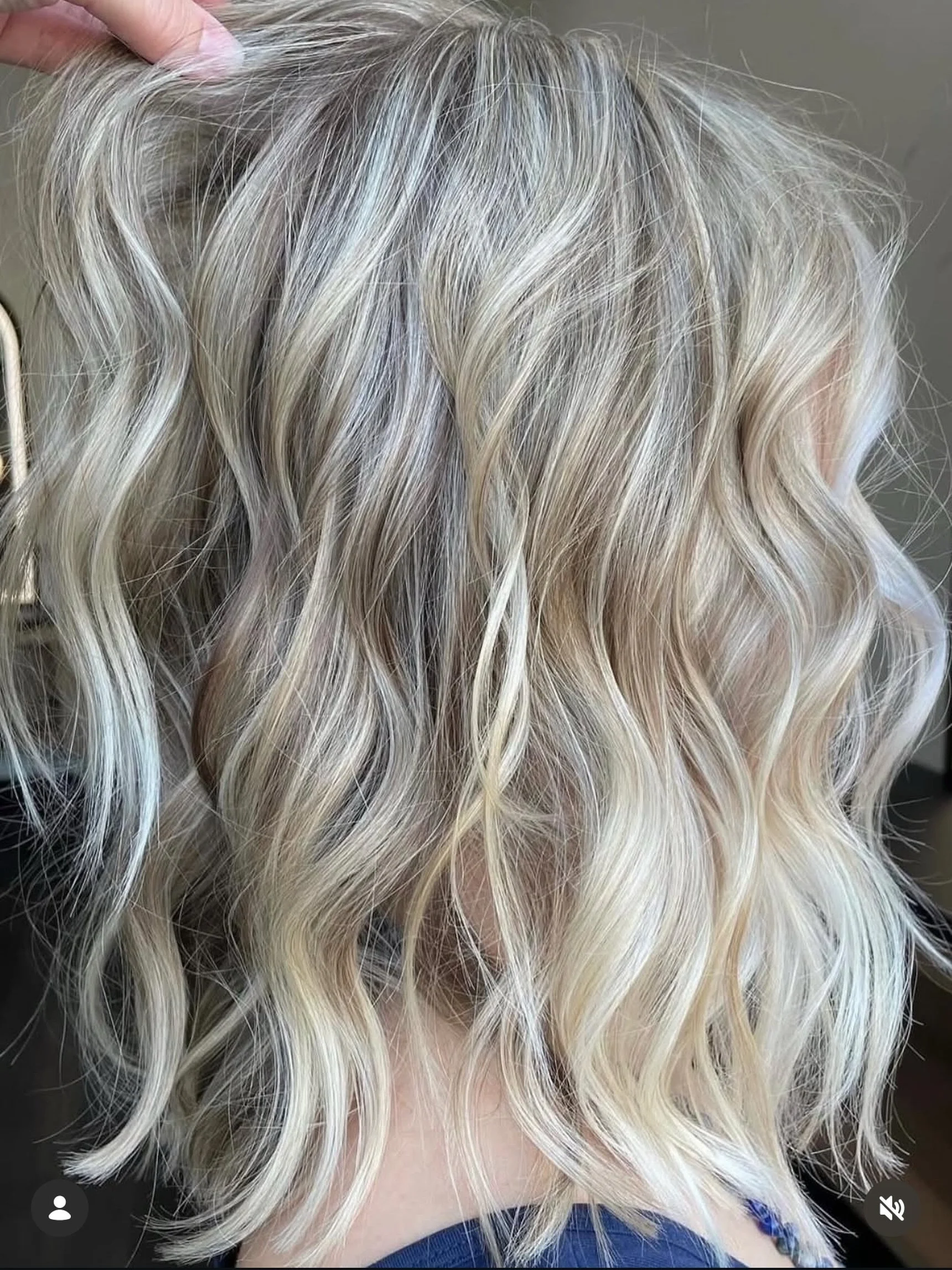 Bright, dimensional blonde with plenty of shine and softness.
Ready for a blonde refresh? 

Book your next color appointment through the link in our bio.

SEO: Tulsa Hair Salon | Claremore Hair Salon | Tulsa Extension Stylist | Claremore Extension St