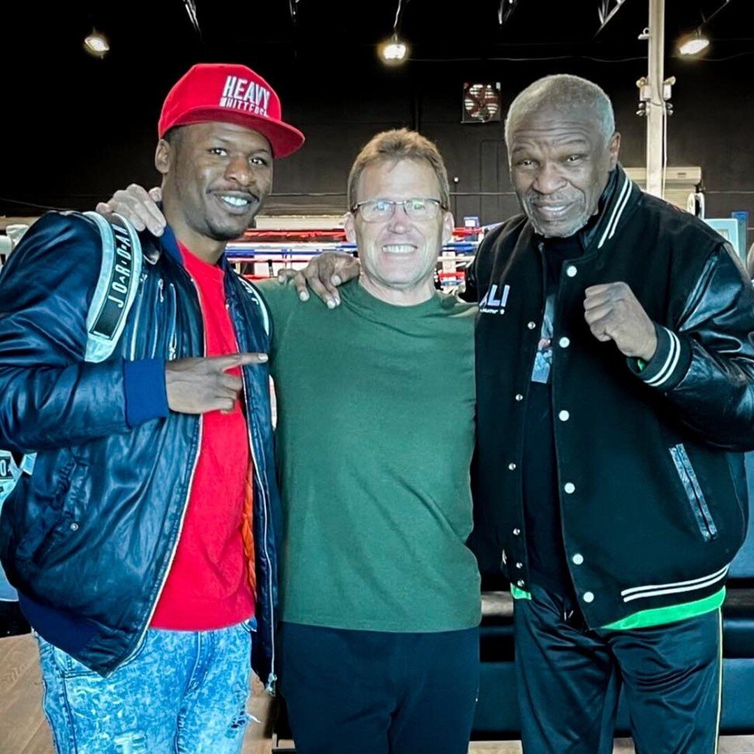 Little throwback for you guys! Always a pleasure having Floyd and Justin Mayweather in the building🥊
.
.
.

#mayweather #mayweathermcgregor #mayweatherpromotions #mayweathervsmcgregor #mayweatherchallenge #mayweatherboxingclub #MAYWEATHERBERTO #mayw