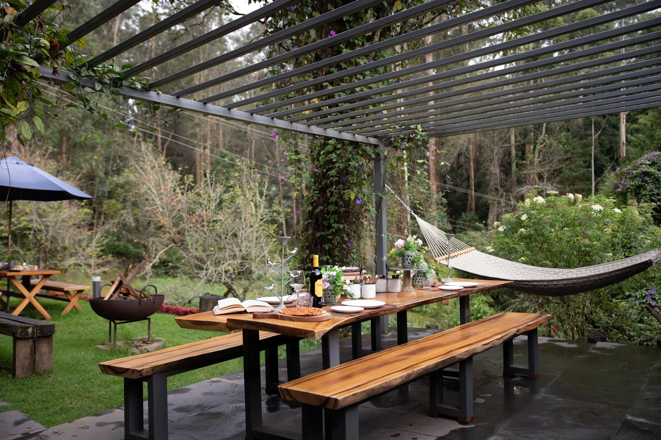 grounds-south-garden-terrace-hammock-02.jpg