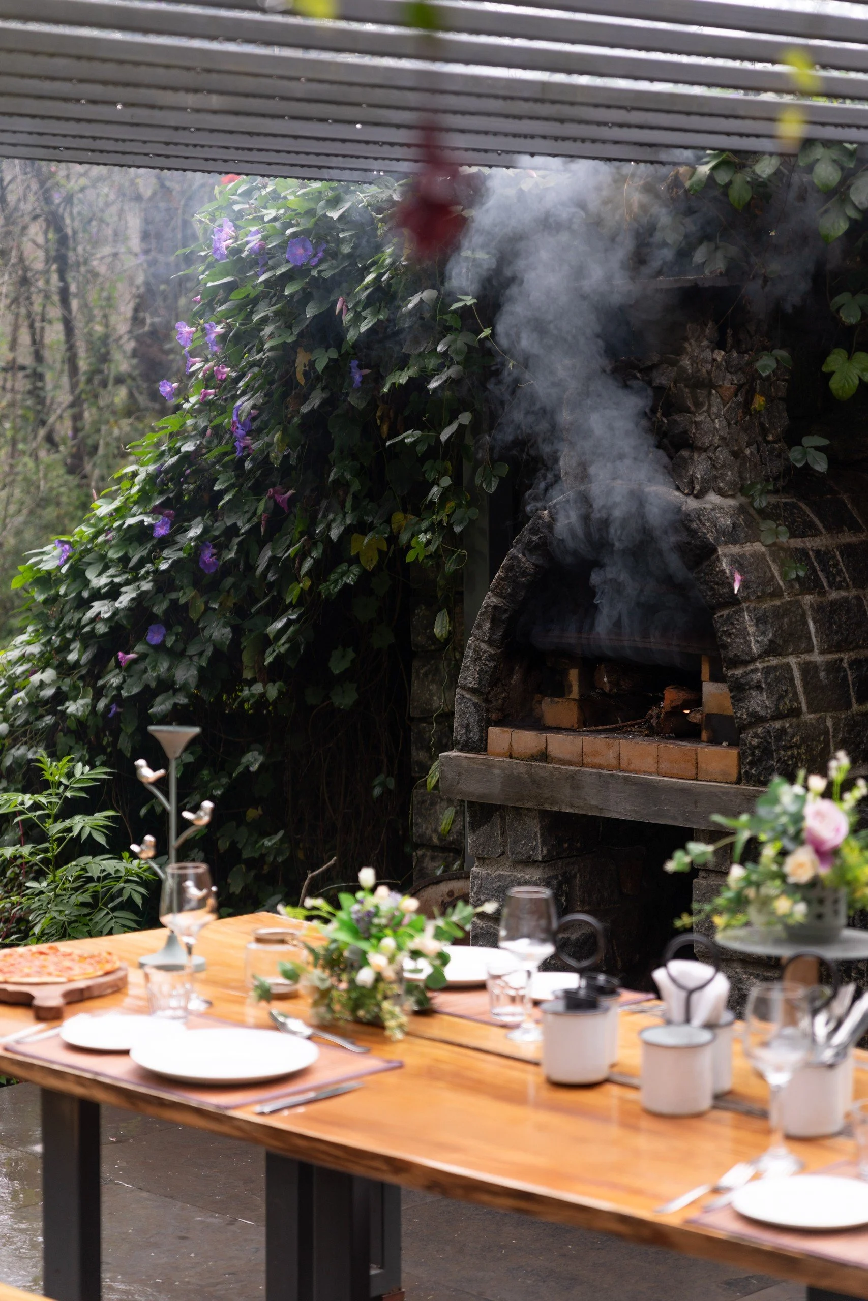 grounds-south-garden-terrace-dining-02.jpg