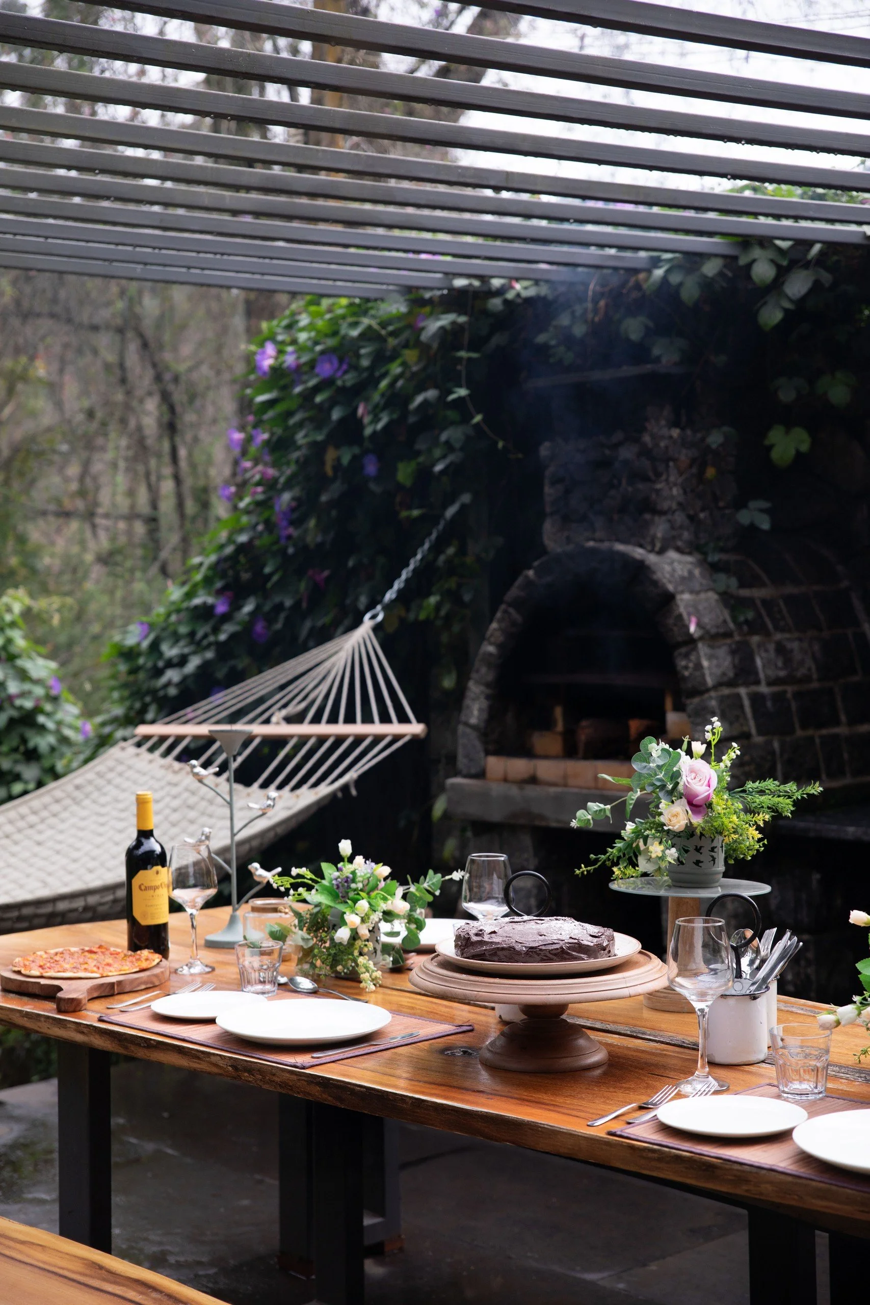 grounds-south-garden-terrace-dining-05.jpg