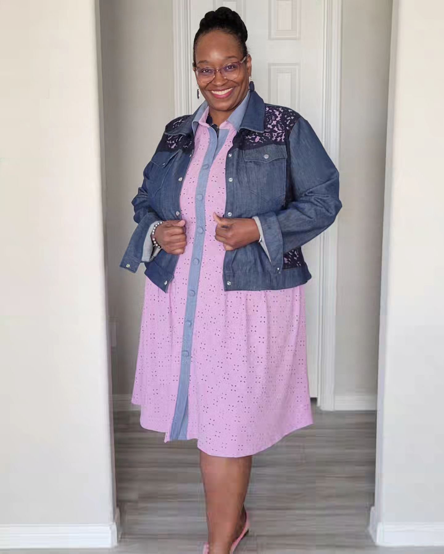 *SO WHICH WAY STYLED DO YOU LIKE #B6333* Poll Below👇🏽👇🏽. Personally, each way has it's place depending on what I'm doing and where I'm going 😁. 🧵🧵
The duster version was PERFECT when I had lunch out with the ladies. The Dwnim look, I would pre