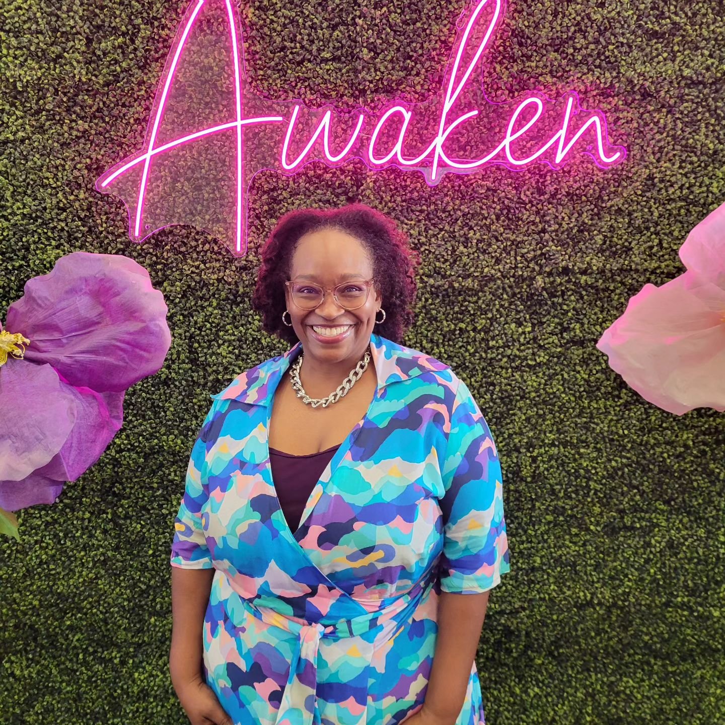 𝘽𝙇𝙊𝙊𝙈𝙄𝙁𝙔 🌸🌸that was the theme today at a Women's Brunch I attended today, the message was SO ON TIME.  The entire day was WONDERFUL 🙌🏾🙌🏾. I wore my #V2000 dress that I fixed the hem on during the @sewroritywear #sewrorityafterdark last 