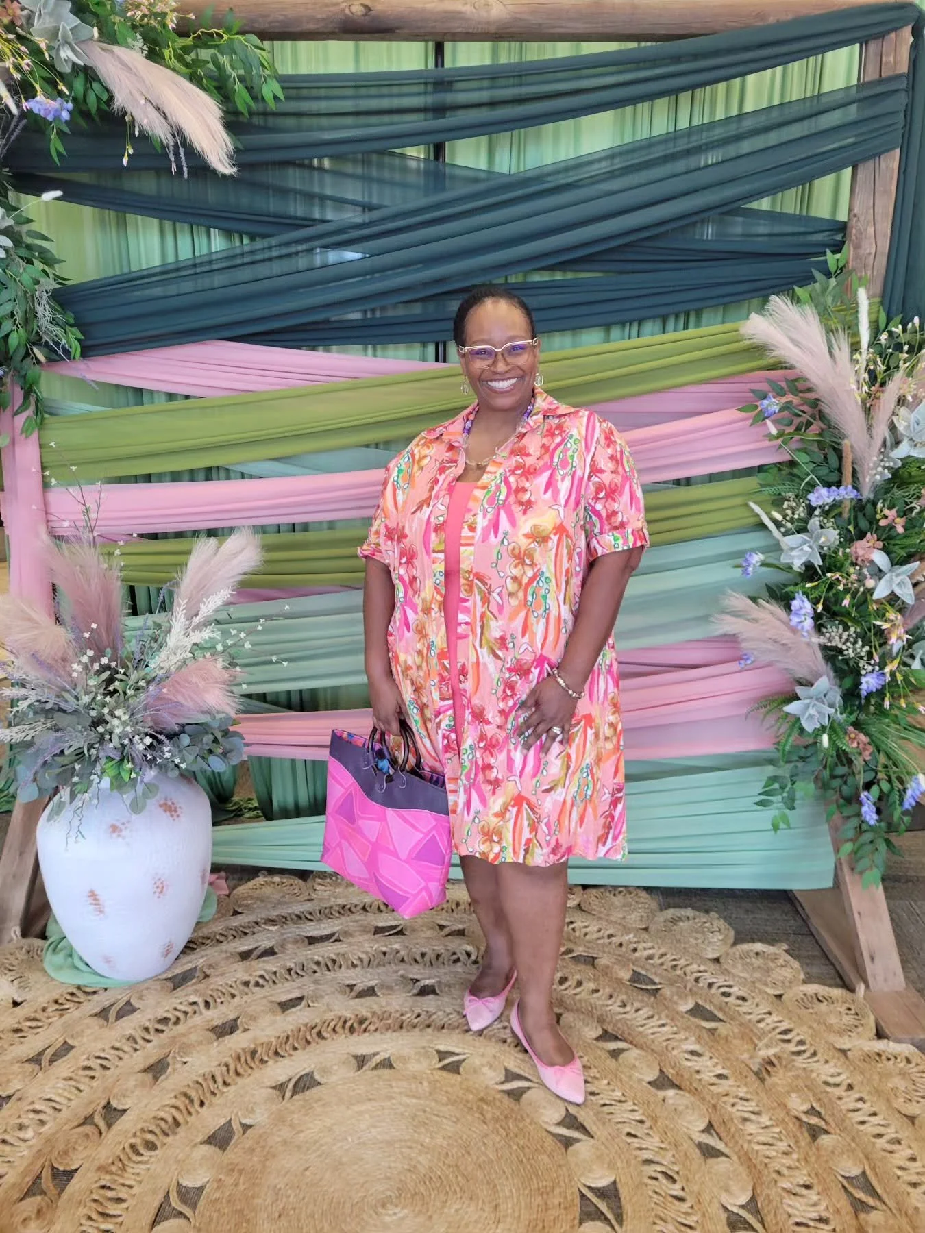 Happy Resurrection Sunday 💜 Slowly getting back in the groove over here...lemme tell ya, this mini break i gave myself was much needed. I'm actually in my sewing room today working on a project I'll be sharing later this month 🧵☺️.

📸 What I'm Wea