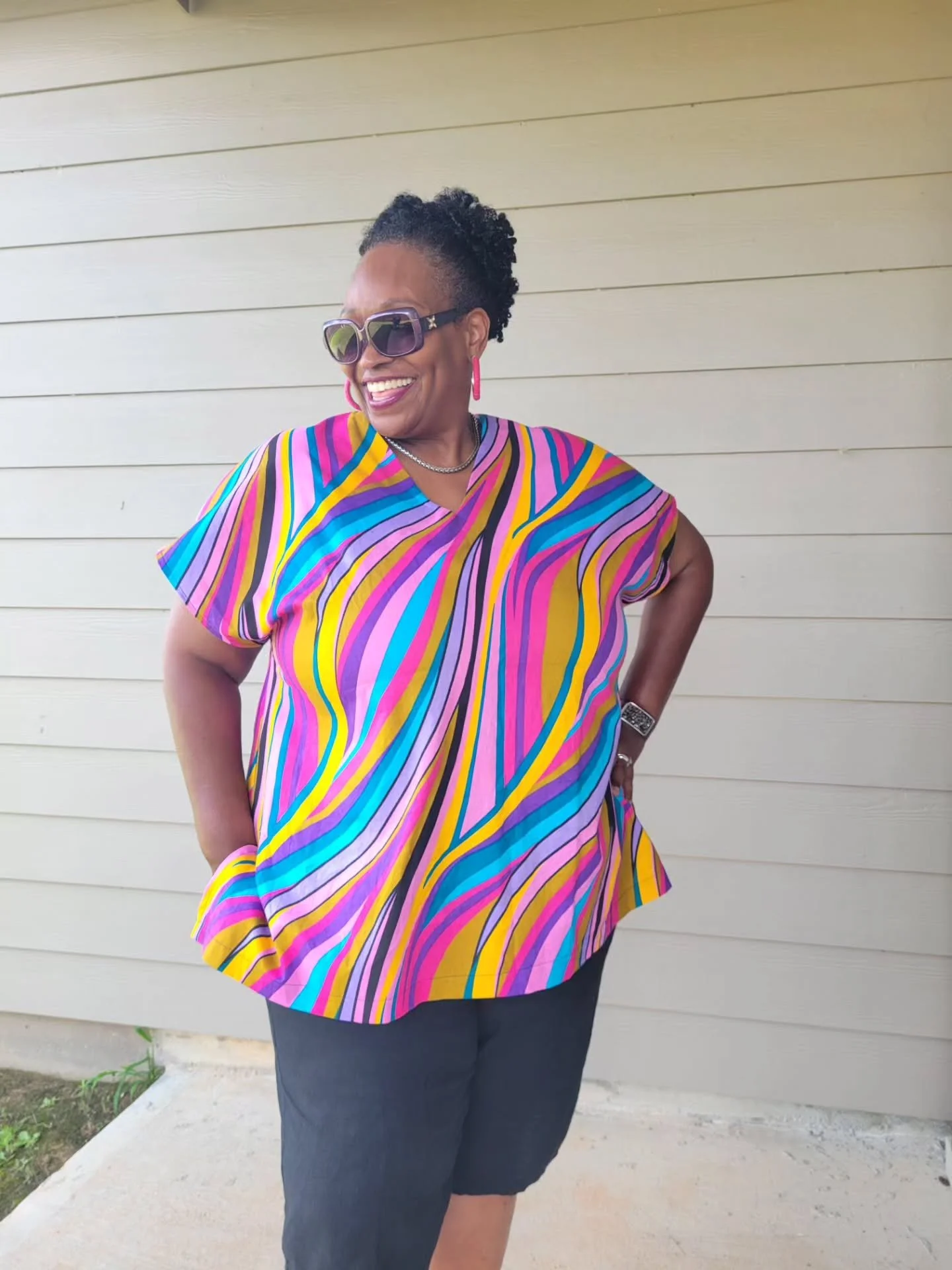 ✨️Finished in time✨️ the @sewyourview for @armena_sews Sew &amp; Flow Patterns Breathe Kaftan 💜💜. I was DETERMINED to use this fabric for the Kaftan because LOOK AT IT, colors are stunning 😍. Yet, the width wouldn't allow for it NOR turning it in 