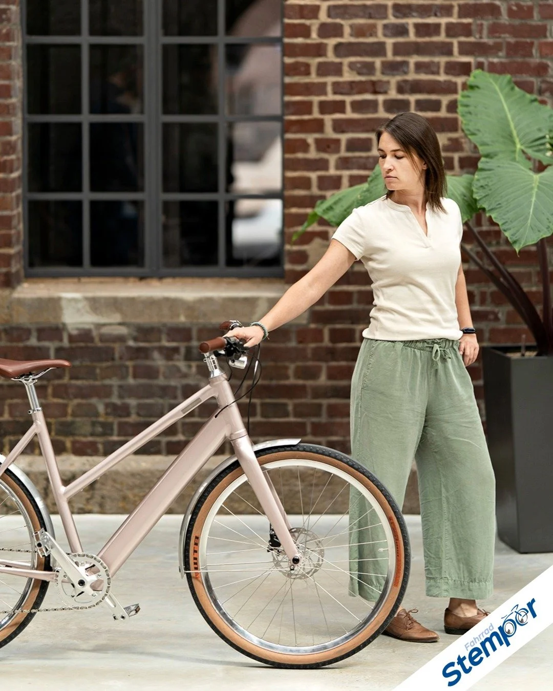 E-Bike Leasing

Schluss mit Stau und Parkplatzsuche! 💼 Wusstest du, dass du dein E-Bike auch leasen kannst? Dein Arbeitgeber motiviert, du sparst Geld und bist fit. 
Frag uns einfach nach unseren Leasing-Angeboten!

#Dienstrad #EBikeLeasing #Mobilit