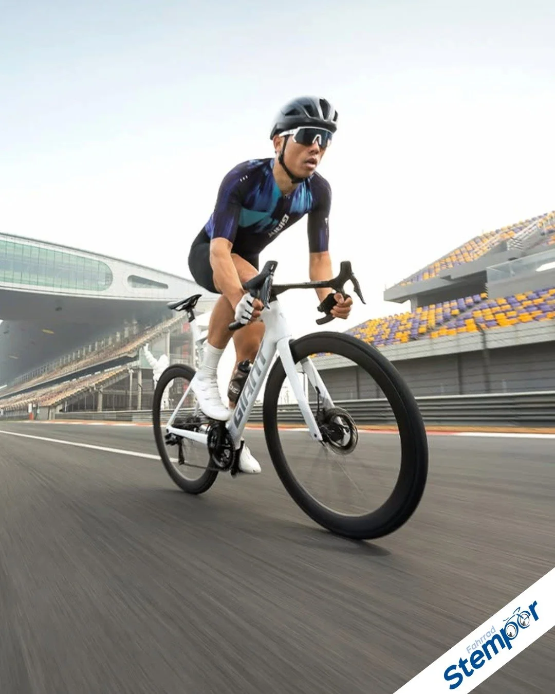 Wenn dein Bike genauso viel Leidenschaft verdient wie du in die Pedale steckst, bist du bei uns richtig.
Ob Rennrad, Gravel oder City‑Cruiser &hellip; 
Vorbeikommen. Aufsteigen. Losfahren.

📞 0651 86181