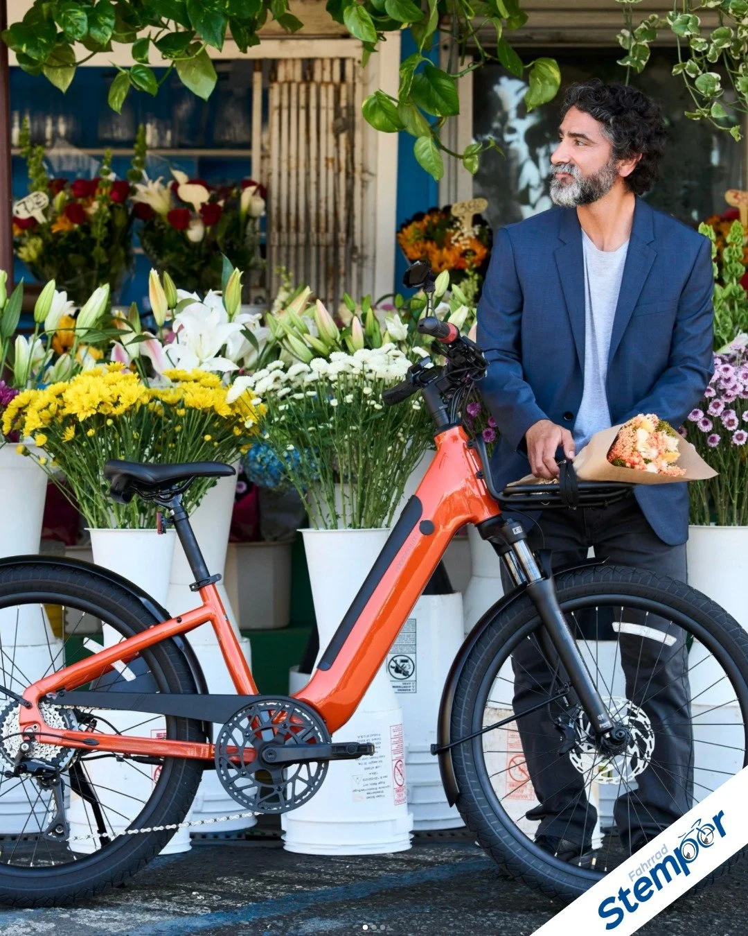 Wann hast du das letzte Mal &bdquo;einfach so&ldquo; Blumen mitgebracht? 💐

Keine Parkplatzsuche, kein Stau und keine Ausreden mehr! Mit dem E-Bike flitzt du mal eben beim Floristen vorbei, w&auml;hrend die anderen noch im Feierabendverkehr feststec
