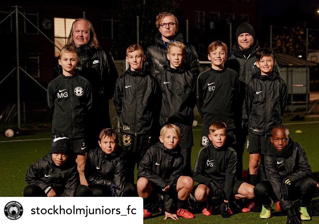 Repost 🤍🖤 Congrats to our partner academy-club in Stockholm,  @stockholmjuniors_fc. Three new players (Boys-09) and an additional coach join the team. Good luck with the pre-season Juniors!

Sthlm Juniors 2021: 

Tre nya spelare har anslutit till l