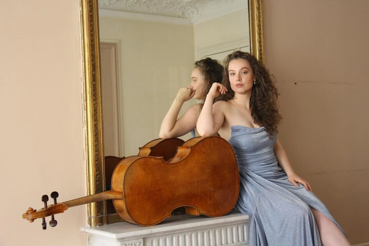 Cinderella found a new hobby (and she lives in Paris now)

📸 Maril&uacute; Biemans @lulu.bie