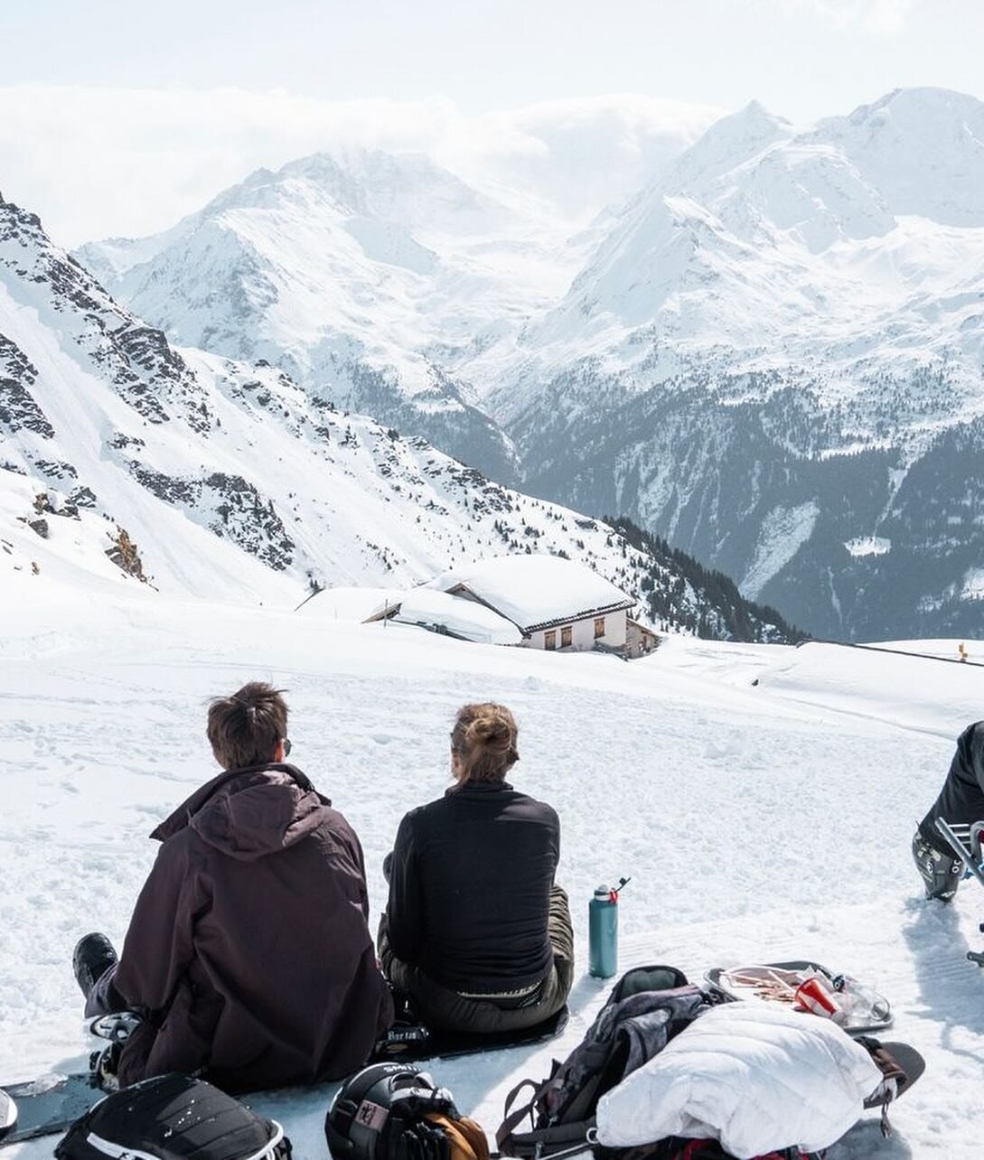 Sunny spring weekend here in Verbier ☀️ and the perfect weather for those alfresco massages&hellip;

Book via the link in our bio. 

📸 @verbier 

#verbier #spring #skiing #alfresco #massage