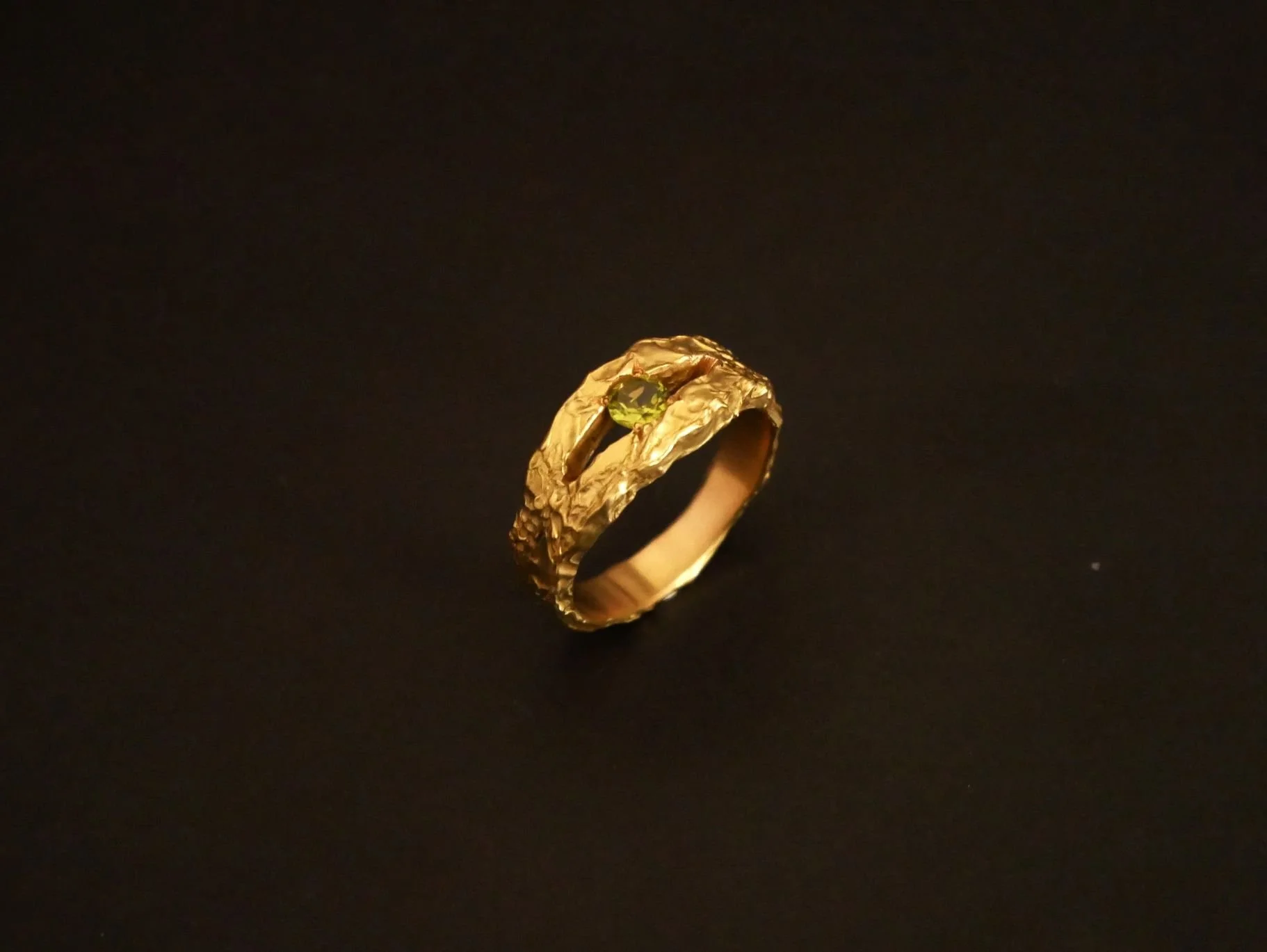 Bague or jaune et tourmaline verte