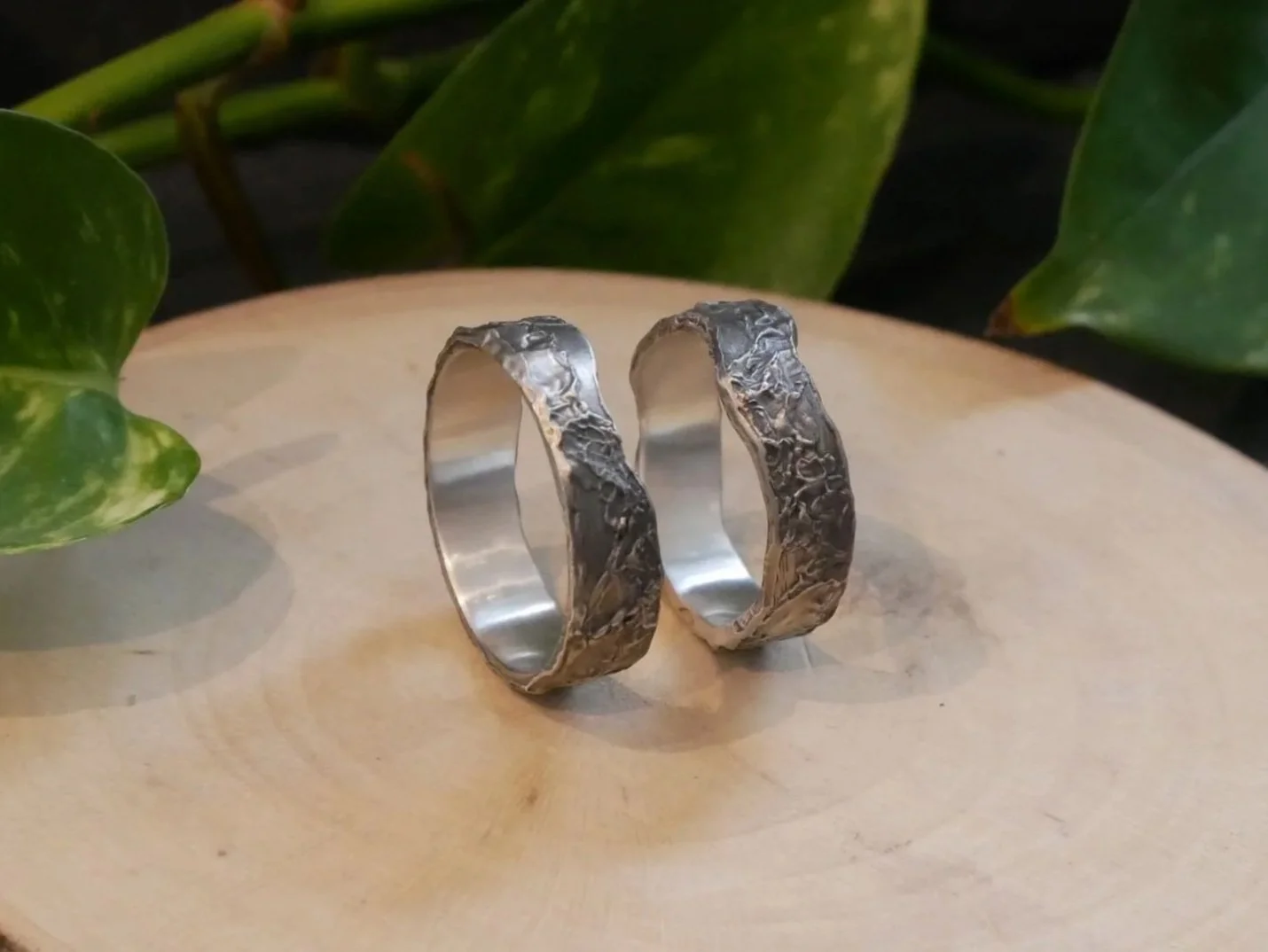 Anneaux toi & moi, argent, texture fondue