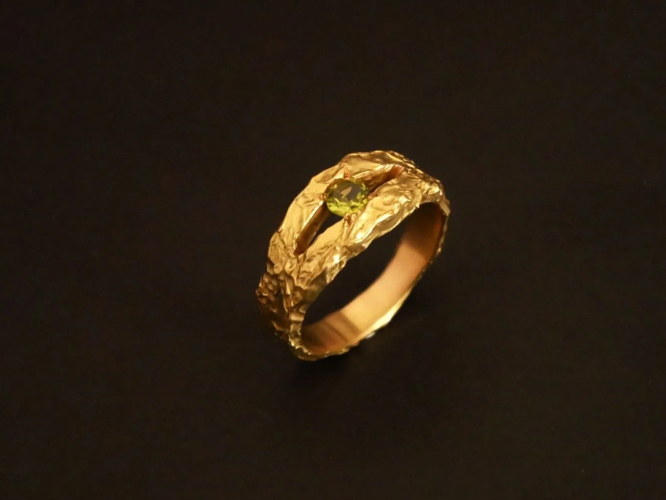 Bague or jaune et tourmaline verte