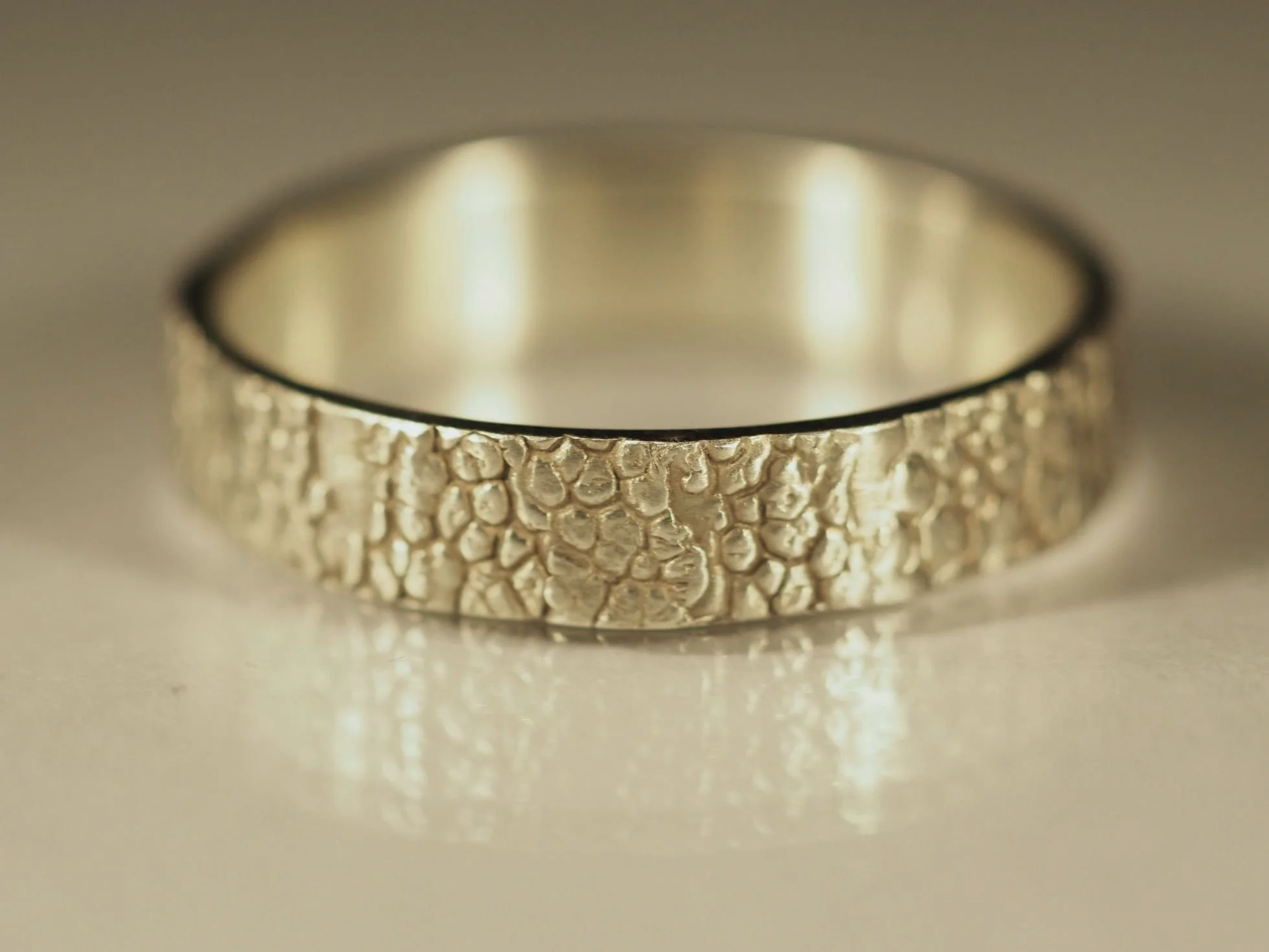 Anneau en or blanc - truffe d'Olax